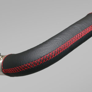 Ledergriff für Golfcaddy mit ergonomischer Form und roter Naht